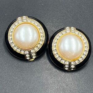 Kenneth Lane KJL Vinatge Pearl Rhinestone Black Enamel Gold Tone Clip on Earring
